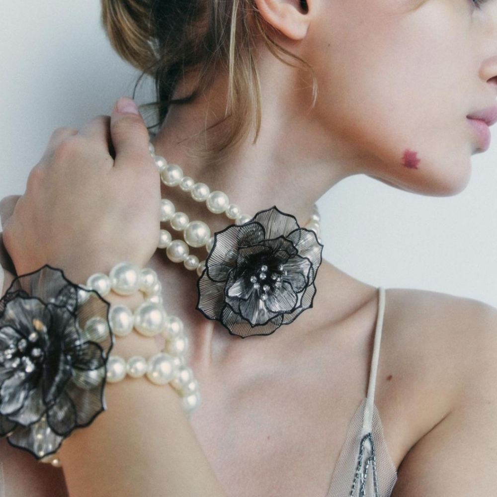ZARA Shimmery Floral Pearl Bracelet (Silver, One Size)